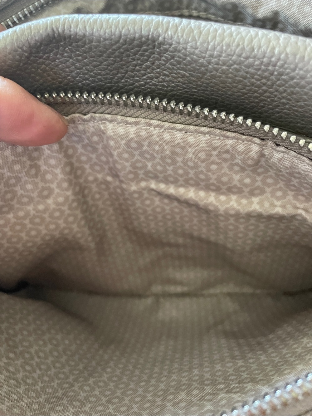 Brighton Jagger Crossbody Bag organizer in Taupe - No tags, but unused condition - Picture 8 of 9